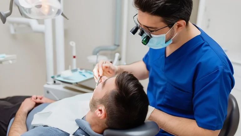 کنترل درد و حساسیت دندان‌ها 
ارتودنسی